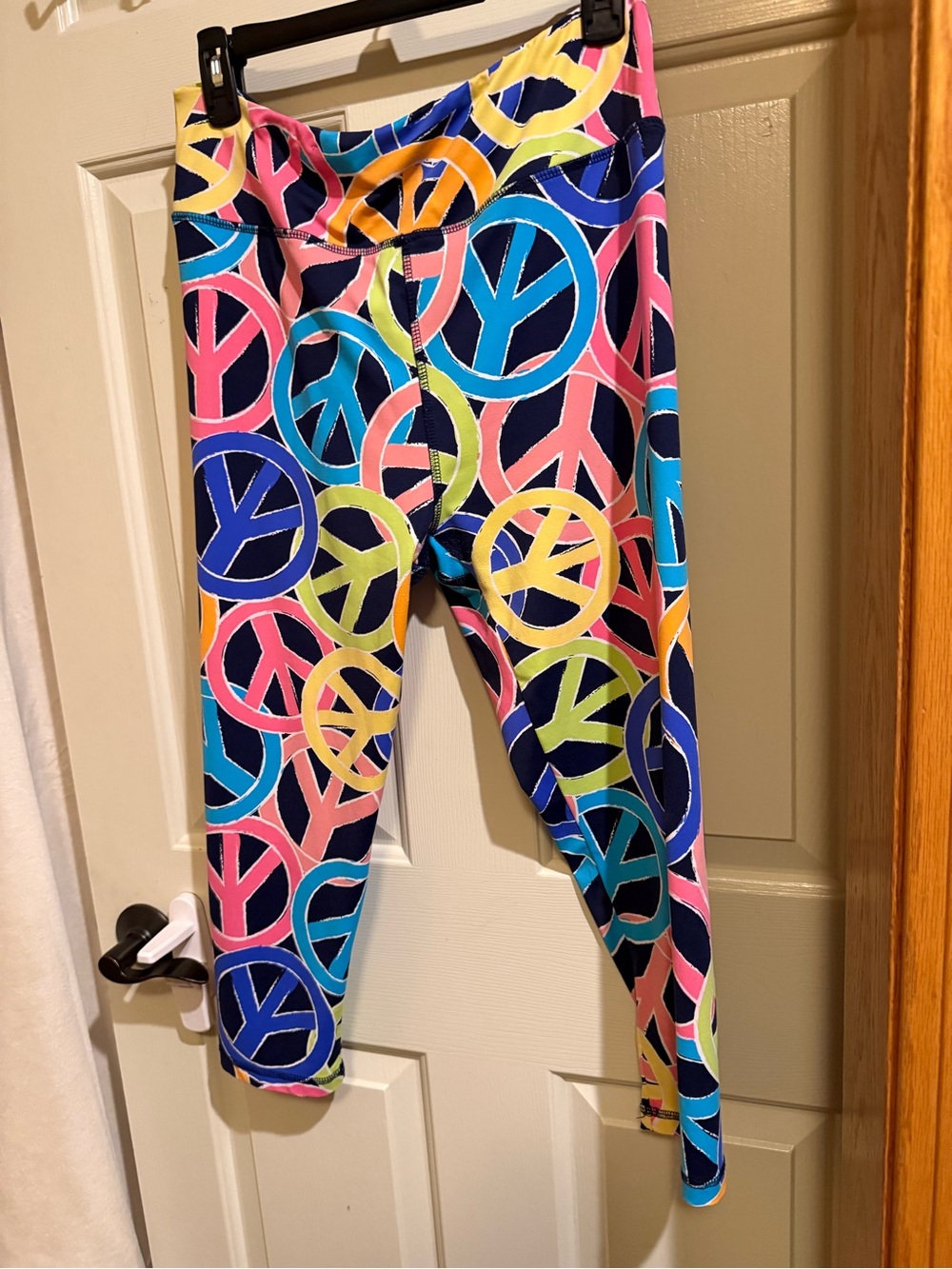 Lulu-B Leggings with Multicolor Peace Sign Print - Picture 5 of 11